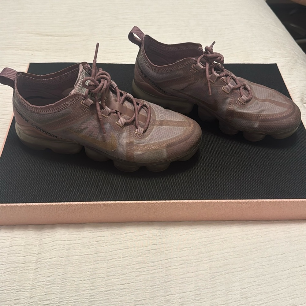 pink nike vapor max